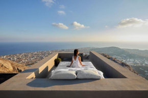 Santorini Sky, The Lodge